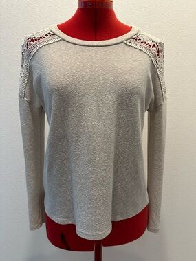 Le Lis - Crochet-Shoulder Long Sleeve Top - Women's Size Extra Small